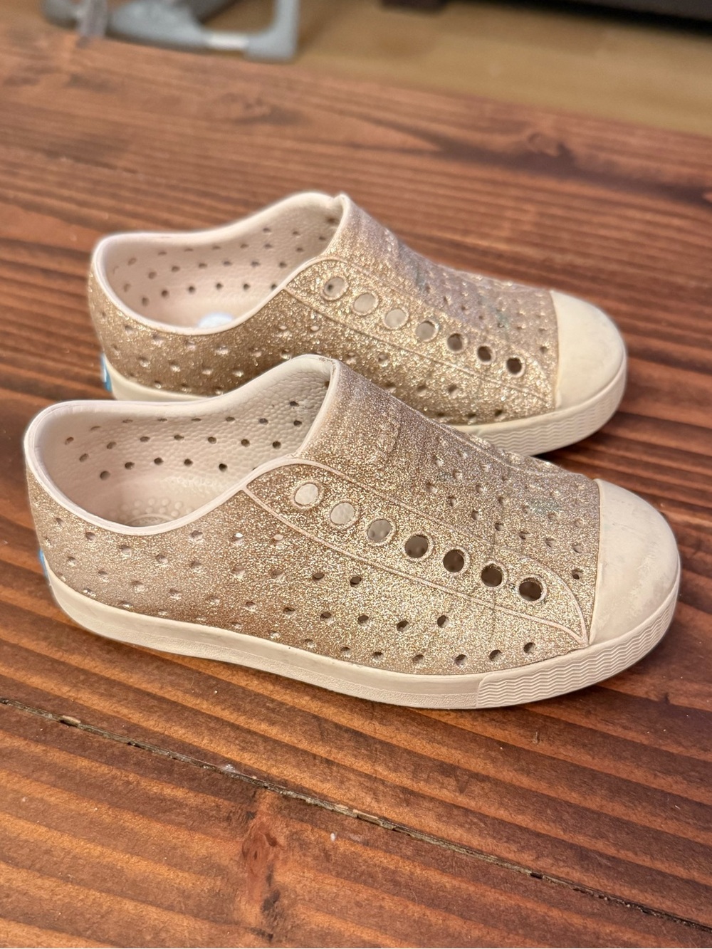 Native Kids Shoes - sparkly gold Slip-On Sneakers
